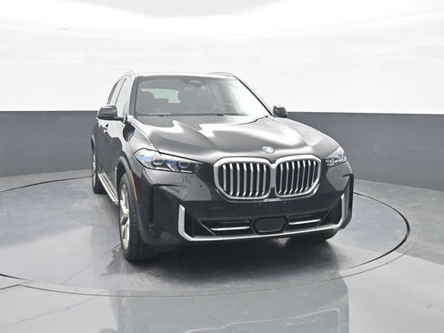 Used 2025 BMW X5 xDrive50e AWD/4WD image 2