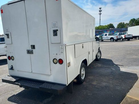 Used 2016 Ford E-350 and Econoline 350 Super Duty image 4
