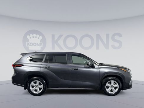 Used 2024 Toyota Highlander LE AWD/4WD image 8
