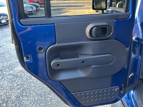 Used 2009 Jeep Wrangler Unlimited Sahara w/ Dual Top Group image 12