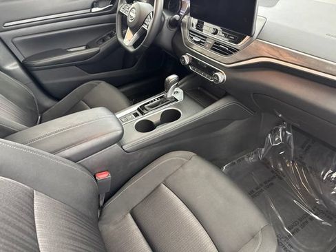 Used 2025 Nissan Altima 2.5 SV w/ SV Premium Package AWD/4WD image 21