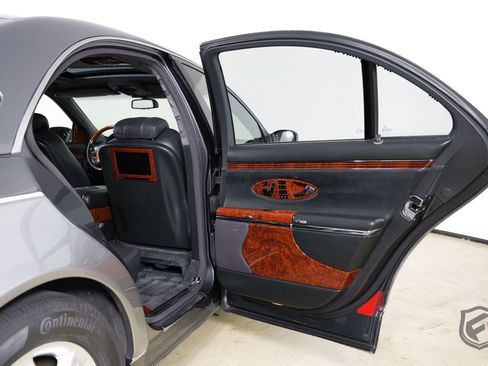 Used 2004 Maybach 57 image 40