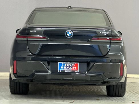 Certified 2024 BMW 750e xDrive w/ Premium Package 2 AWD/4WD image 9