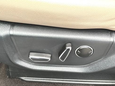 Used 2023 Ford Expedition Limited image 24