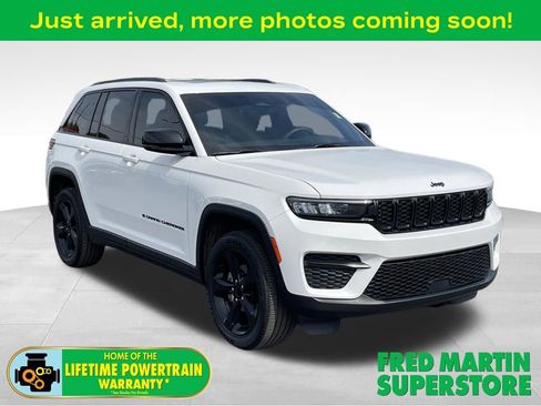 Used 2023 Jeep Grand Cherokee Altitude AWD/4WD image 1
