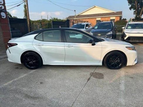 Used 2019 Toyota Camry XSE FWD image 4