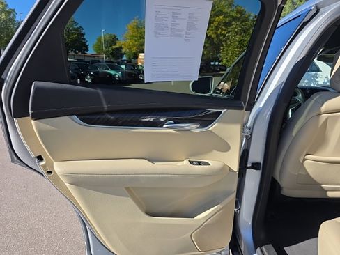Used 2018 Cadillac XT5 FWD image 15