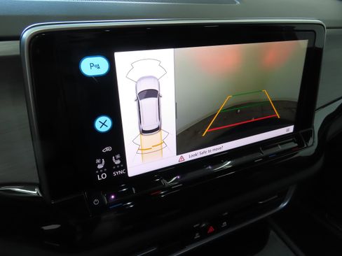 New 2026 Volkswagen Atlas Cross Sport SE image 19