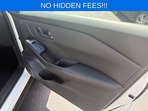 Used 2025 Nissan Rogue S FWD image 19