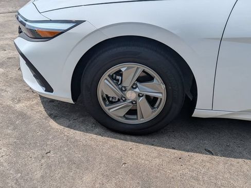 New 2026 Hyundai Elantra SE FWD image 9