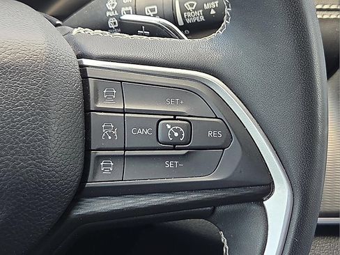 Used 2024 Jeep Grand Cherokee Altitude AWD/4WD image 20