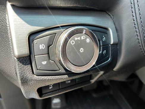 Used 2018 Ford Explorer Platinum AWD/4WD image 34