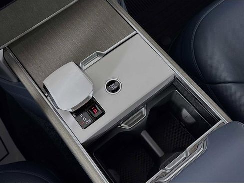 New 2025 Land Rover Range Rover SV image 18