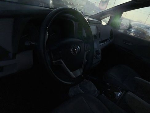Used 2015 Toyota Sienna XLE Premium image 12