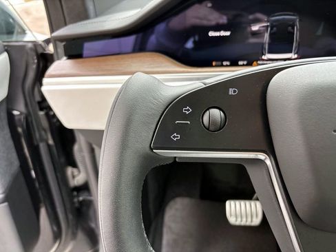 Used 2022 Tesla Model X image 16