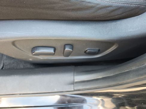 Used 2019 Nissan Rogue SV AWD/4WD image 12