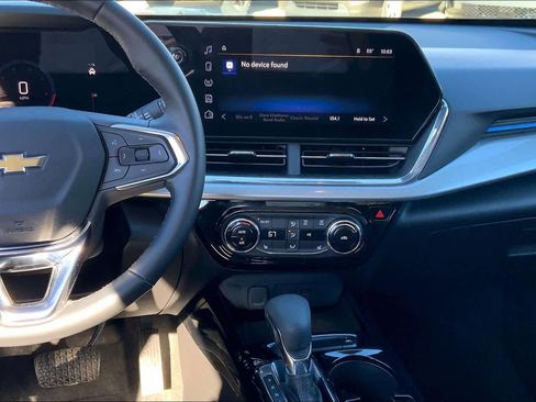 Used 2025 Chevrolet Trax LT w/ LT Convenience Package image 7