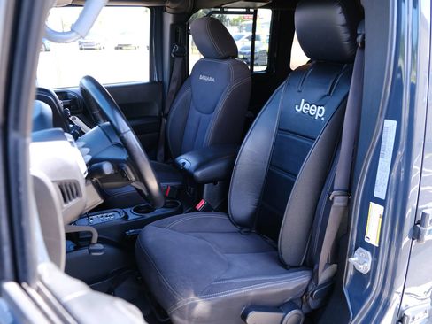 Used 2017 Jeep Wrangler Unlimited Sahara w/ Connectivity Group AWD/4WD image 11