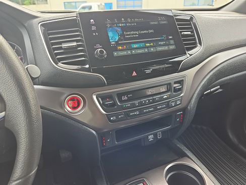 Certified 2022 Honda Pilot Sport image 16