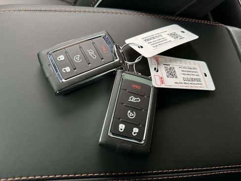 New 2025 Jeep Grand Cherokee Summit image 30