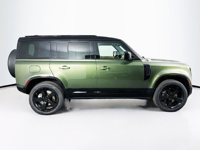Used 2026 Land Rover Defender 110 X-Dynamic SE AWD/4WD image 4