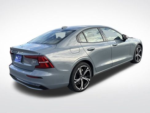 Used 2024 Volvo S60 B5 Plus image 6