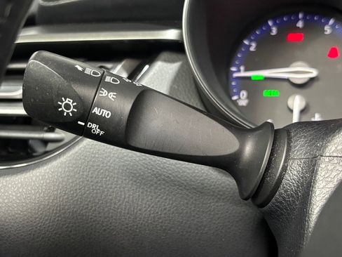 Used 2018 Toyota C-HR XLE image 31