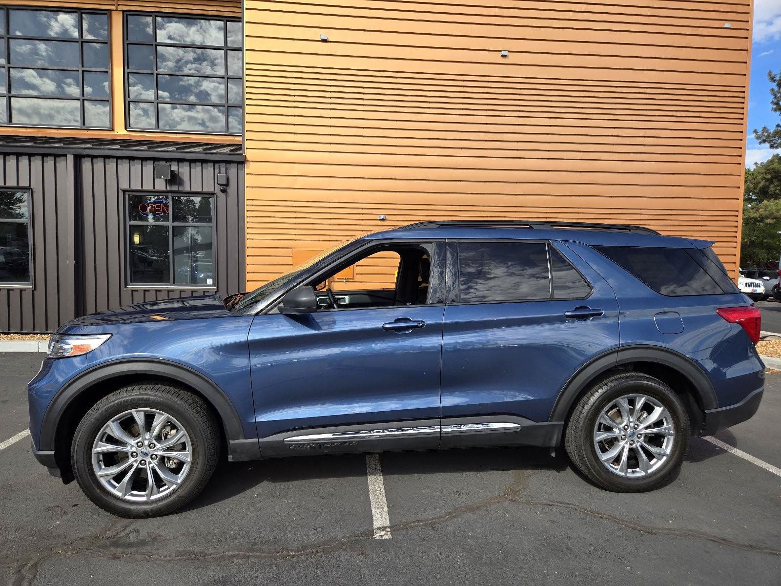 Used 2020 Ford Explorer XLT w/ Equipment Group 202A AWD/4WD image 2