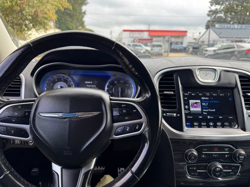 Used 2021 Chrysler 300 Touring L image 18