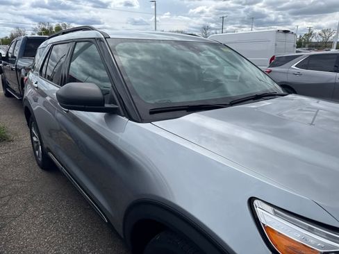 Used 2023 Ford Explorer XLT w/ Equipment Group 202A AWD/4WD image 7