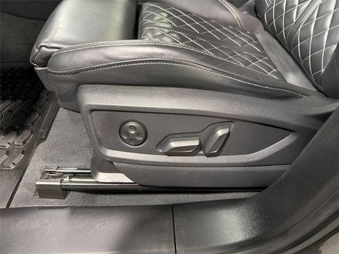 Used 2023 Audi SQ5 Prestige w/ Prestige Package image 12