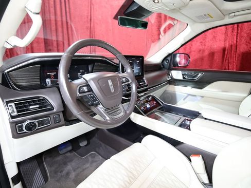 Used 2021 Lincoln Navigator L Black Label w/ Special Edition Package AWD/4WD image 12