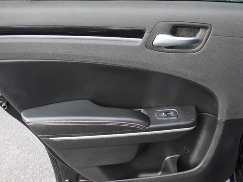 Used 2019 Chrysler 300 S RWD image 15