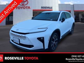 Used 2025 Toyota Crown Signia XLE video 1