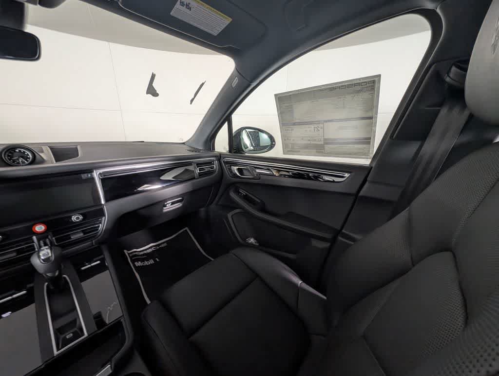 Used 2026 Porsche Macan AWD/4WD image 24