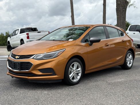 Used 2017 Chevrolet Cruze LT w/ Sun And Sound Package FWD image 8