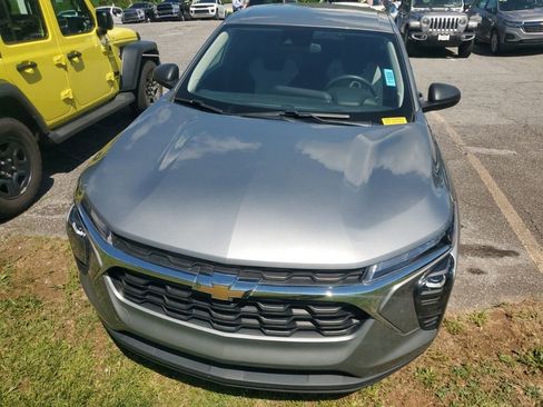 Used 2024 Chevrolet Trax LS w/ Driver Confidence Package FWD image 3