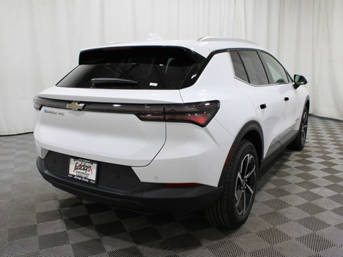 New 2026 Chevrolet Equinox EV LT image 34