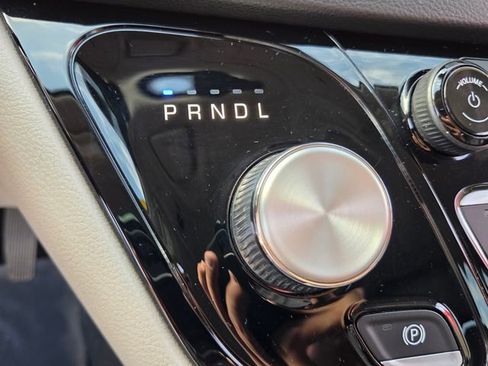 Used 2022 Chrysler Pacifica Touring-L image 25