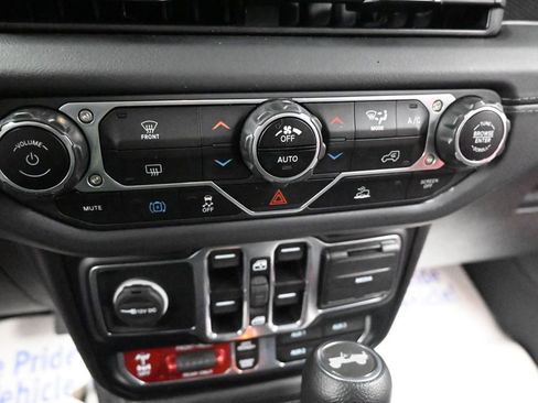 Used 2024 Jeep Wrangler Unlimited Rubicon 4xe image 35