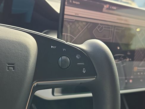 Used 2022 Tesla Model S Plaid image 19