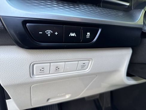 Used 2024 Kia Carnival LX FWD image 31