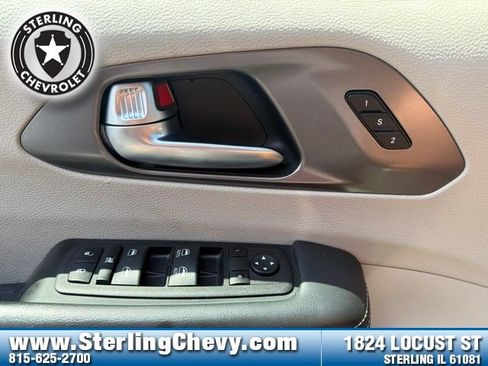 Used 2023 Chrysler Pacifica Touring-L FWD image 19