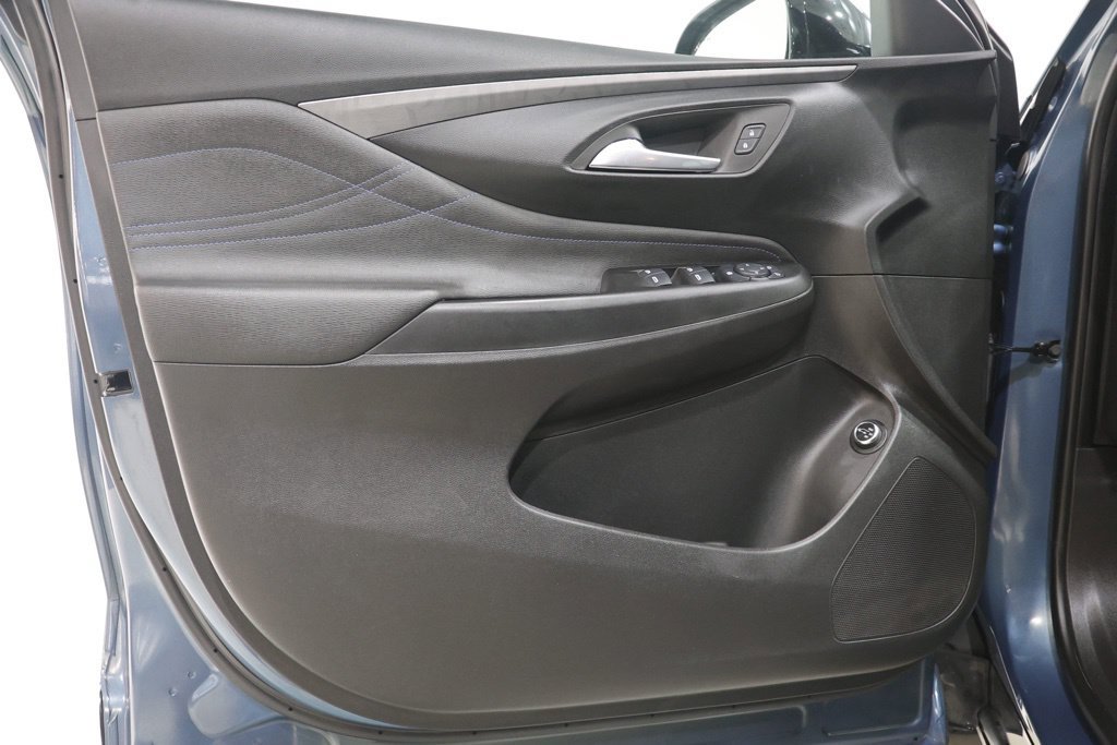 Used 2025 Buick Envista Sport Touring w/ Experience Buick Package FWD image 17