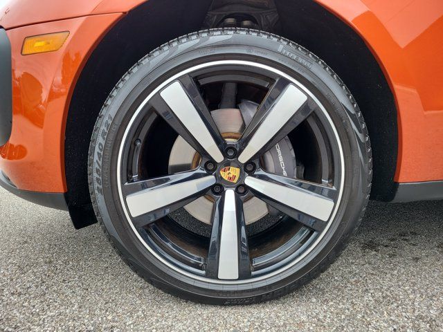 Certified 2023 Porsche Macan AWD/4WD image 11