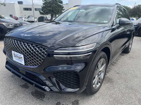 Used 2025 Genesis GV70 3.5T Sport AWD/4WD image 2