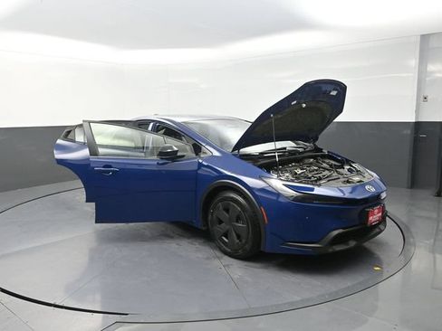 Used 2025 Toyota Prius LE FWD image 38