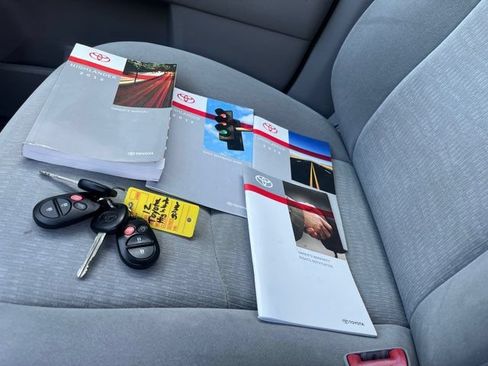 Used 2012 Toyota Highlander FWD w/ Tech Pkg image 27