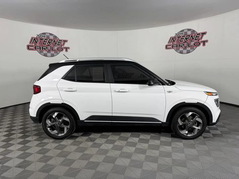Used 2023 Hyundai Venue Limited w/ Cargo Package FWD image 8