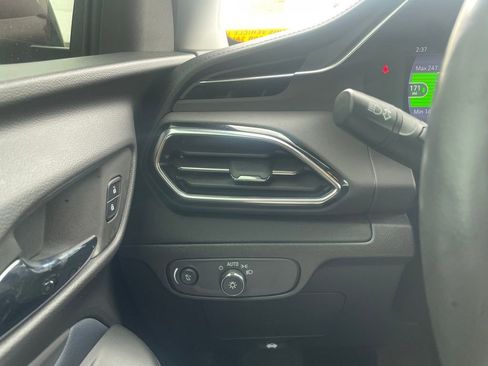 Used 2023 Chevrolet Bolt EUV LT w/ Convenience Package FWD image 12
